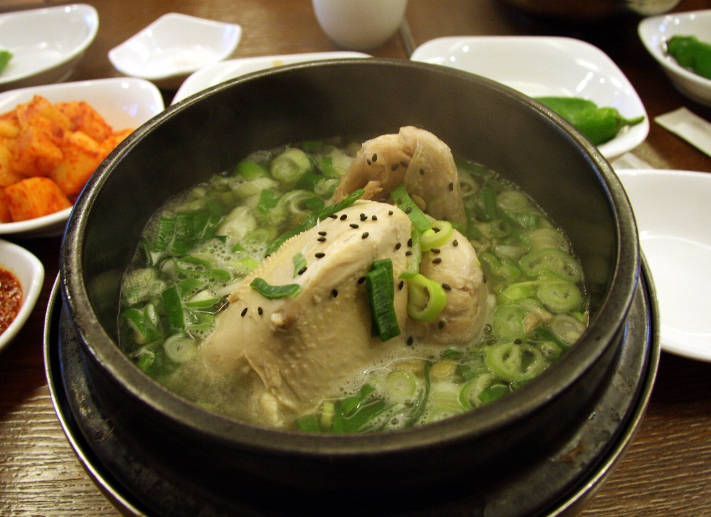 여름철 대표적인 보양식 중 하나인 삼계탕 (사진=자생한방병원)