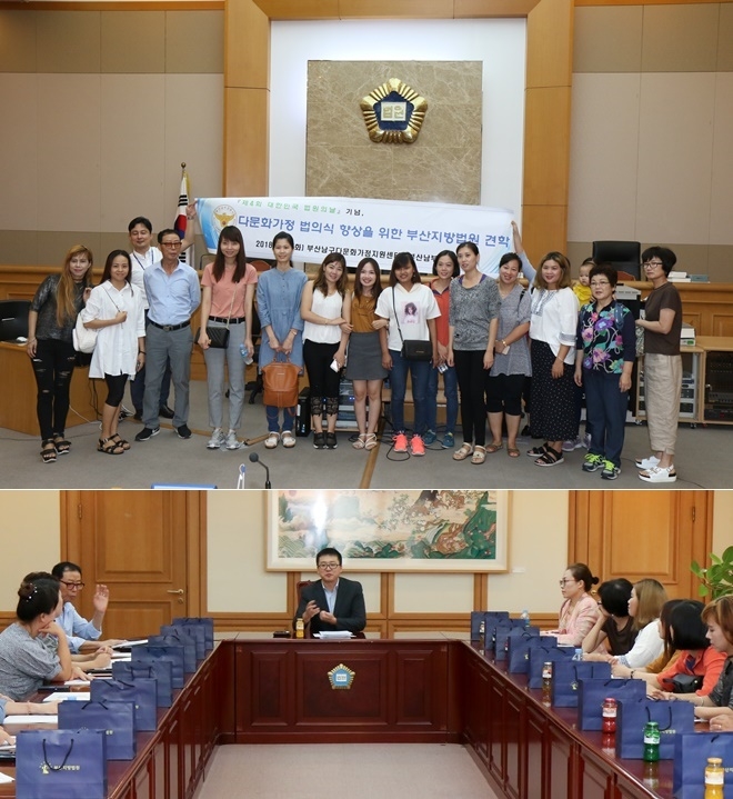 기념촬영 및 조장현 공보판사와 대화를 나누고 있다. (사진제공=부산지방법원)