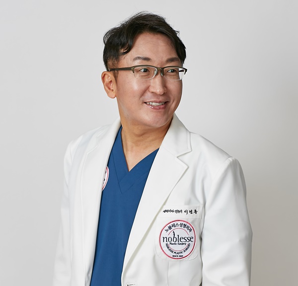이명종 노블레스 성형외과·피부과 대표원장.