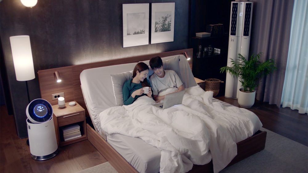 구글 홈, LG 가전과 연동된 한샘 스마트모션베드 이미지.(사진=한샘)
