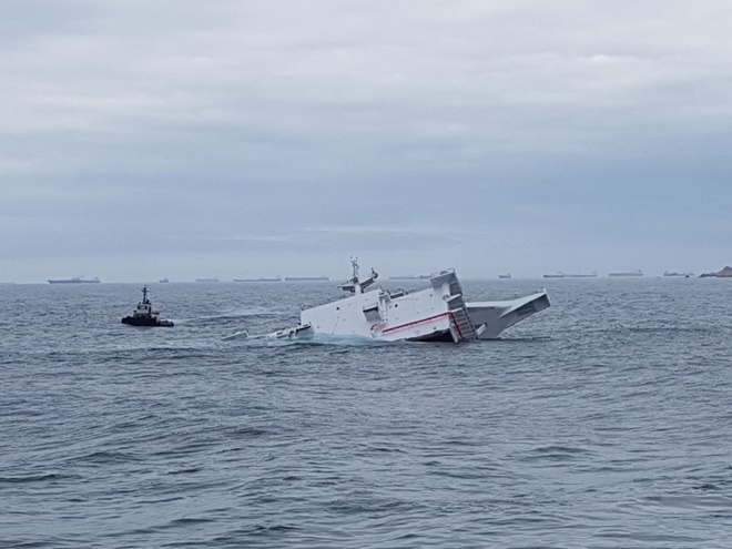 침몰하기 직전의 구조물.(사진제공=울산해양경찰서)