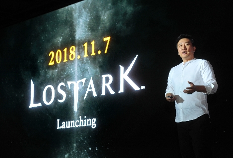 17일 열린 로스트아크 런칭 쇼케이스에서 지원길 대표가 발표하고 있는 모습. (사진=스마일게이트)