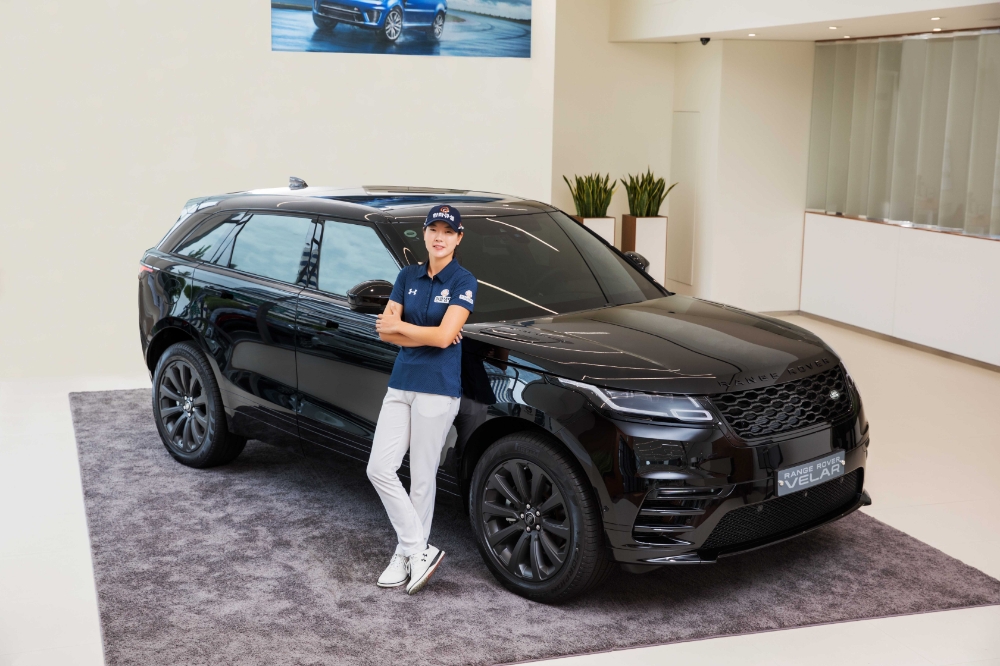 이정민 선수와 레인지로버 벨라.(사진=재규어랜드로버코리아)