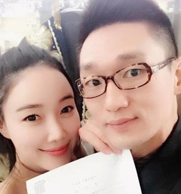 왕진진, 부인과 이상기류 감지...이들관계 갖가지 잡음 속 '삐걱'