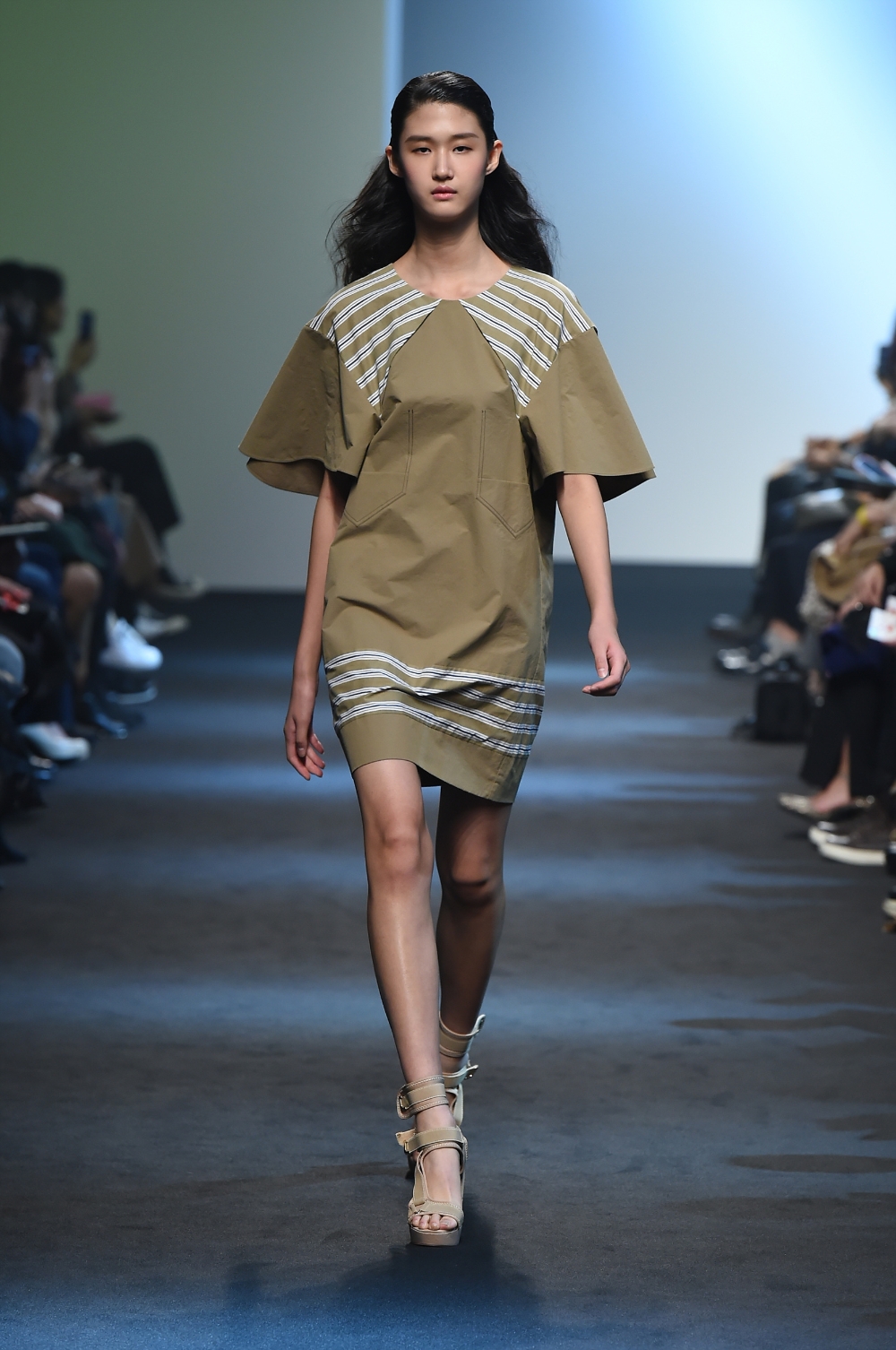 쿠만 유혜진(KUMANN YOO HYE JIN)의 2019 봄/여름 컬렉션(2019 S/S Collection) 이미지, (사진=포도컴)