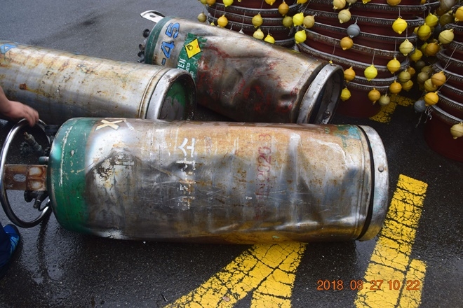 액화산소 용기.(사진제공=부산해양경찰서)