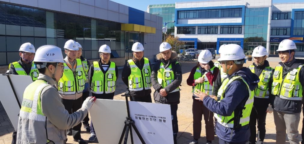 한국시설안전공단(이사장 강영종)은 지난달 30일 지역사회 안전진단 업체 임직원을 ‘구미권광역상수도’ 현장으로 초청해 합동으로 안전점검을 실시했다. (사진=한국시설안전공단)