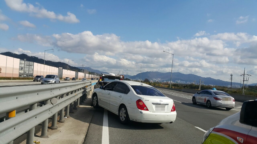 남해고속도로서 음주차량 적발.(사진제공=부산지방경찰청)