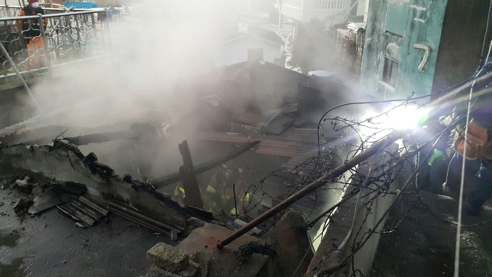 자신의 집에 불을 질러 주택 전소.(사진제공=부산지방경찰청)