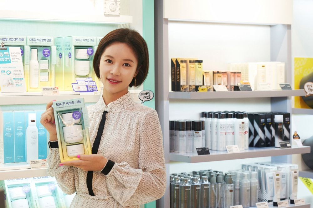 구달 모델 황정음, 클럽클리오 깜짝 방문