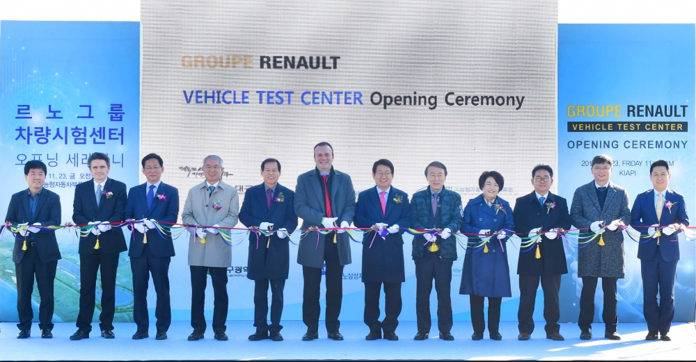 개소식 기념 촬영.(사진=르노삼성자동차)