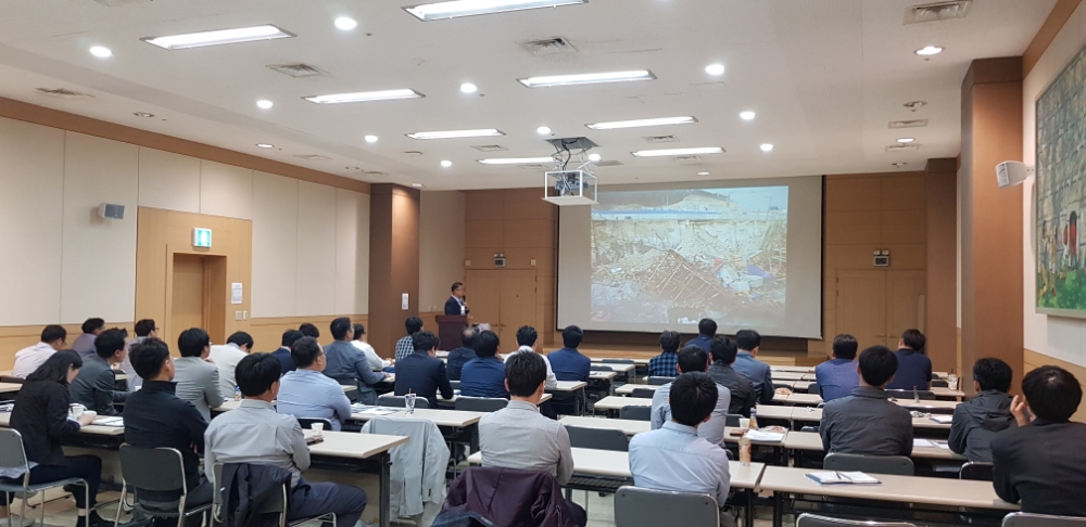 본사 지하 대강당에서 기술연구원 품질혁신 아카데미 교육 중이다.(사진=롯데건설)