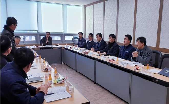 14일 울산고용노동지청 소회의실에서 근로시간 개선 간담회를 갖고 있다.(사진제공=고용노동부울산지청)