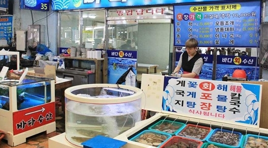 태안 맛집 대하, 조개구이 등 제철 해산물 푸짐한 안면도 "바다수산"