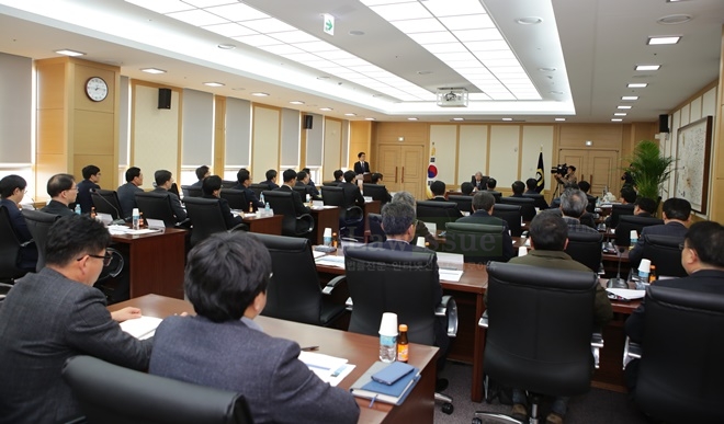 울산법원 6층 중회의실에서 산업재해예방 간담회를 진행하고 있다.(사진제공=울산지방법원)