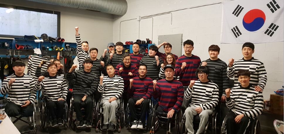 이베이코리아-팬코 ‘모카썸위드’ 200벌 파라아이스하키 국가대표 등 척수장애인 전달