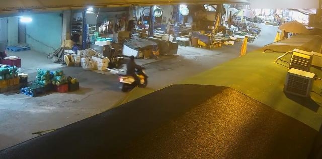 CCTV에 잡힌 피의자.(사진제공=부산해양경찰서)