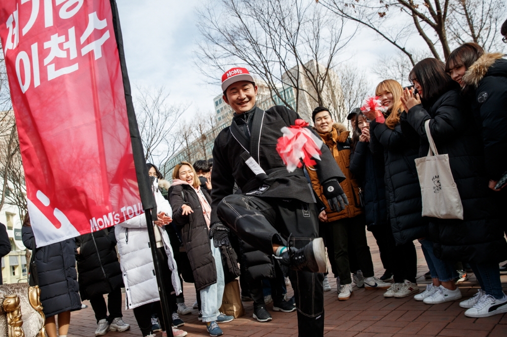 맘스터치, 스타와 함께하는 ‘제기왕 이천수’ 후원