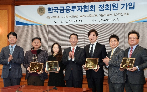 강정구 자일이파트너스 공동대표, 조규훈 나눔자산운용 대표, 장수진 유레카자산운용 대표, 권용원 금융투자협회장, 송종헌 자일이파트너스 공동대표, 진종언 라이언자산운용 공동대표, 김윤회 라이언자산운용 공동대표. 사진=금융투자협회