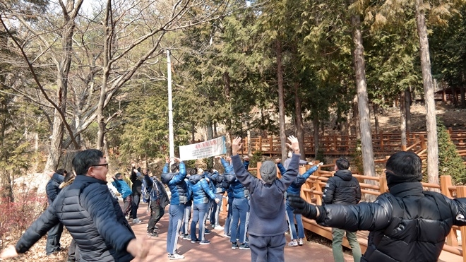 숲체험 캠프에 참여하고 있다.(사진제공=법무부)