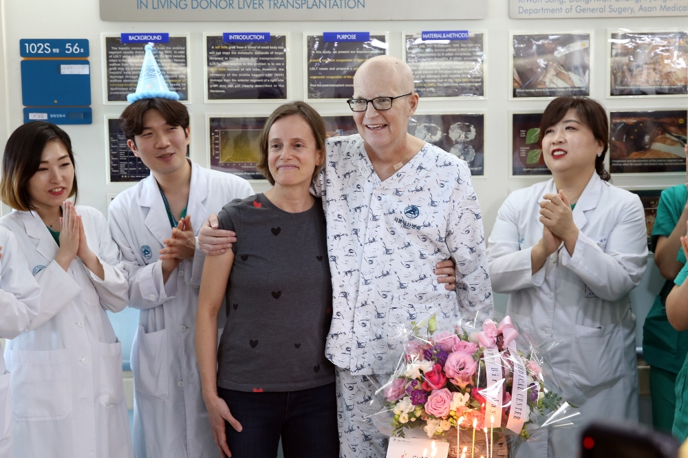 사진=서울아산병원 생체간이식 받은 미국인 환자 생일