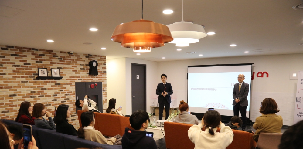 일동제약 COO 서진식 부사장(右)이 환영사를 하고 있다. (사진=일동제약)