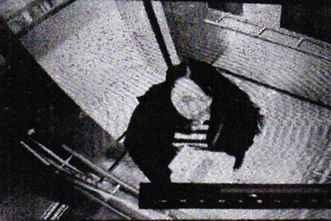 책 절도 범행후 도주모습.(사진제공=부산경찰청)