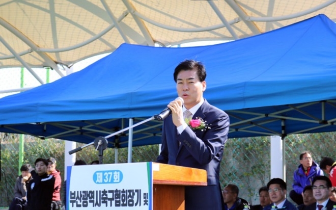 정정복 부산시축구협회장이 인사말을 하고 있다.(사진제공=부산시축구협회)