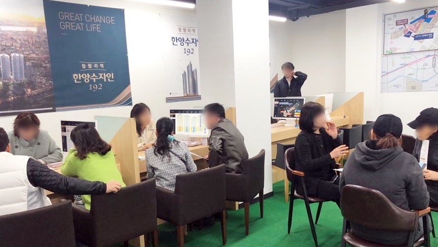 서울 동대문구 현장 인근에서 운영 중인 청량리역 한양수자인 192 사전홍보관.(사진=더피알)