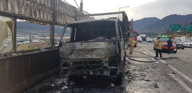 화물차량이 반소된 상태.(사진제공=부산경찰청)