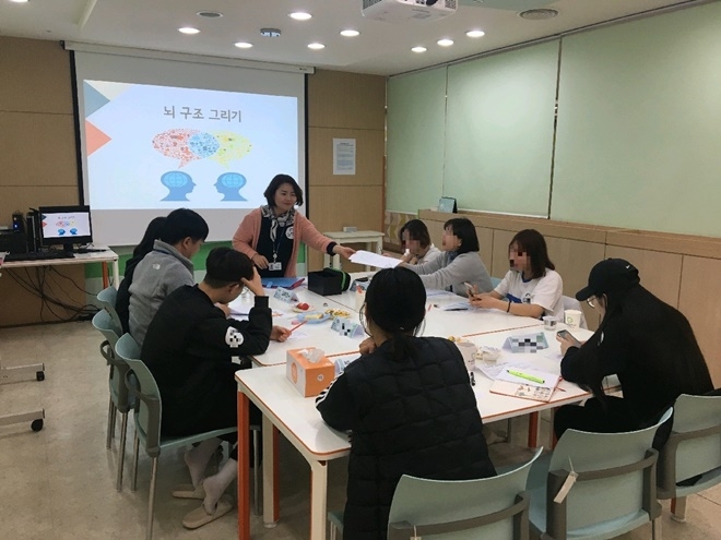 청소년 탈선방지 프로그램을 진행하고 있다.(사진제공=서산준법지원센터)
