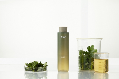 한율, 피부 진정의 정수 ‘세살쑥 진정 에센스’ 출시