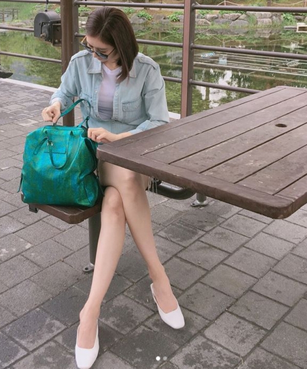 쇼호스트 인 ‘김영은’이 이날 만인의 집중적인 관심을 받고 있다 / 출처 에스엔에스