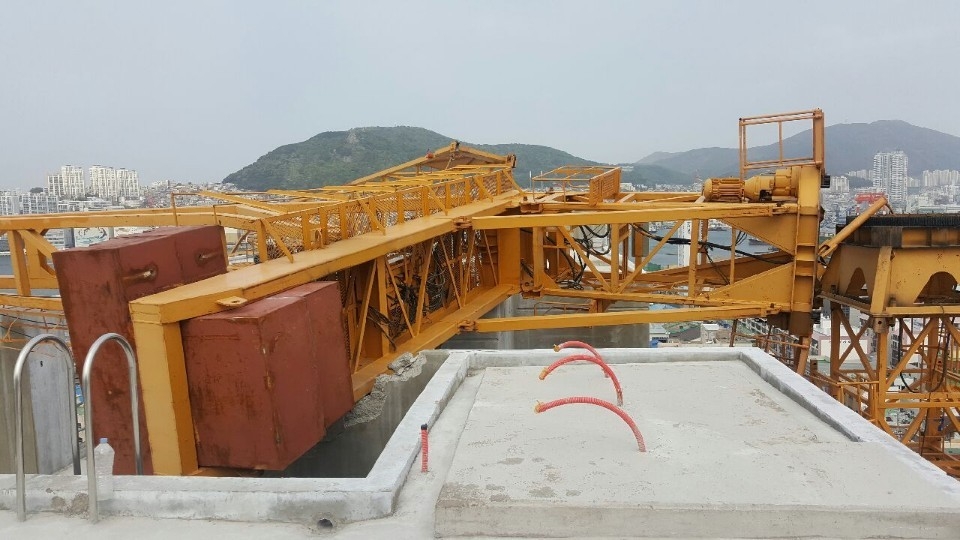 크레인전도 현장.(사진제공=부산경찰청)