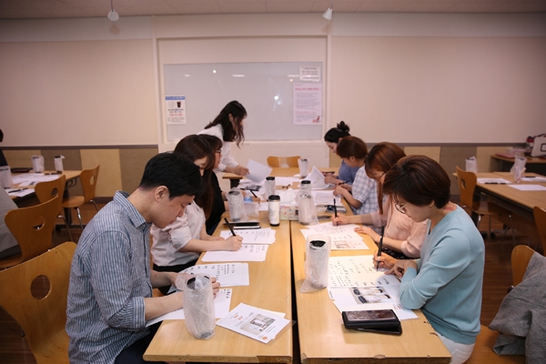 경기도 공직자, ‘나만의 텀블러’ 만들기 “1회용품도 줄이고, 개성도 살리고”