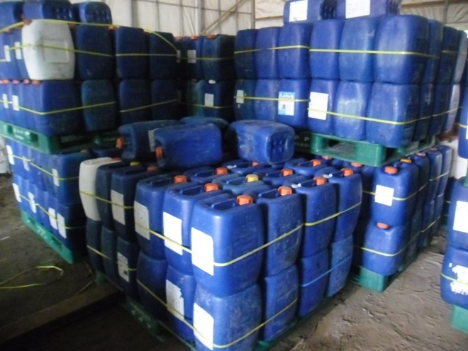 창고에 보관하고 있던 무기산 1만7820리터(20리터, 891통)를 압수.(사진제공=부산해양경찰서)