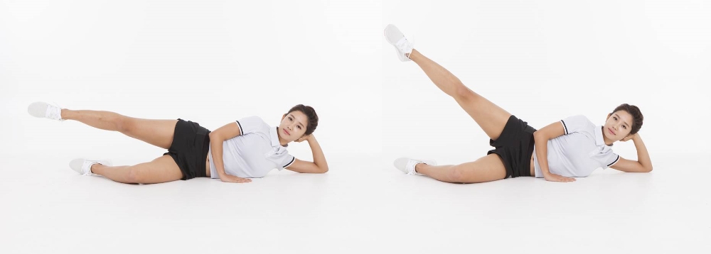 옆차기 운동. (사진=자생한방병원 제공)