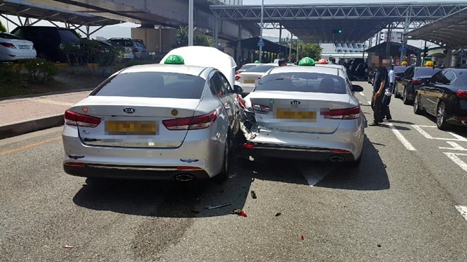 김해공항 국제선 택시승강장 사고현장.(사진제공=부산경찰청)