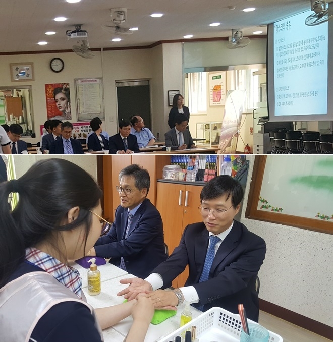 박종택 법원장이 피부미용반 연구수업을 참관하고 학생에게 네일아트 손질을 받고있다.(사진제공=정심여자중고등학교)