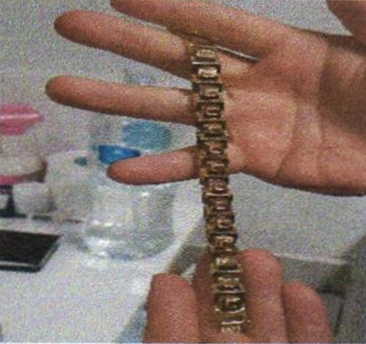 회수한 팔찌.(사진제공=부산경찰청)