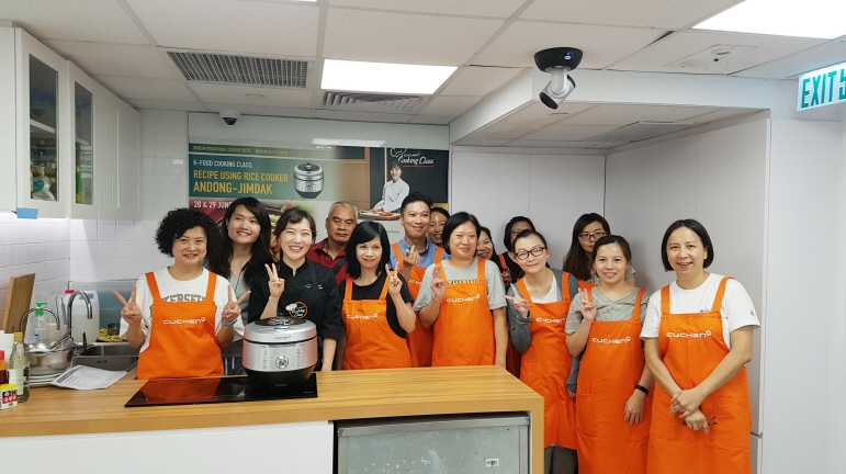 쿠첸, 주홍콩한국문화원에서 현지인 대상 쿠킹클래스 진행