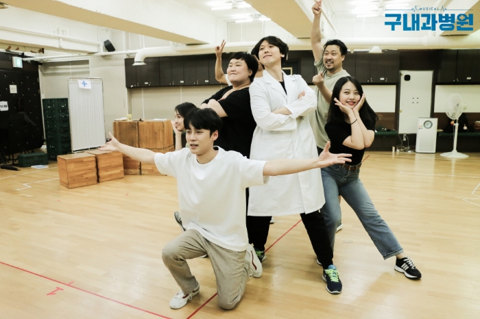 뮤지컬 구내과병원, 연습현장 스틸컷 공개