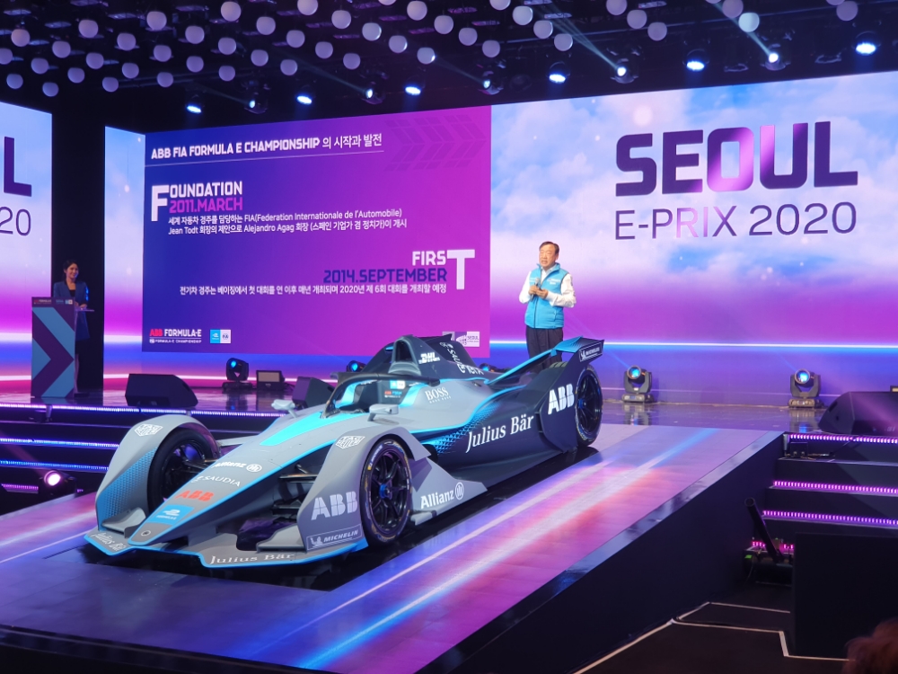 이희범 Seoul E-Prix 2020 대회운영위원장이 ABB FIA 포뮬러 E 챔피언십에 대해 소개를 하고 있다.(사진=최영록 기자)