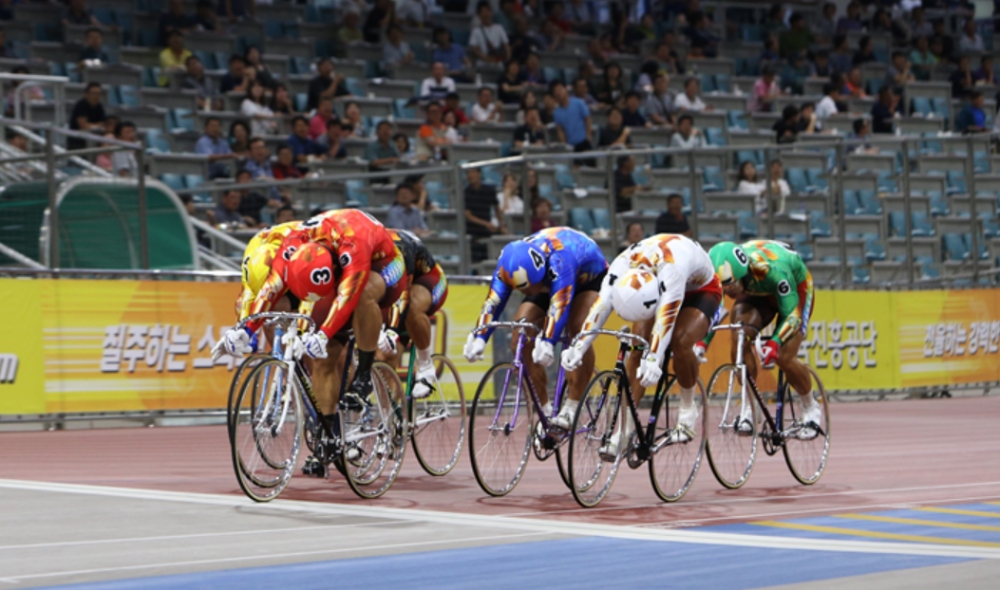1위로 결승선을 통과하고 있는 황인혁 선수. (사진=국민체육진흥공단)