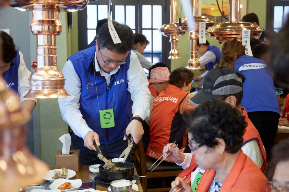 신라면세점, 초복 앞두고 지역 어르신께 건강 갈비탕 나눔 봉사활동