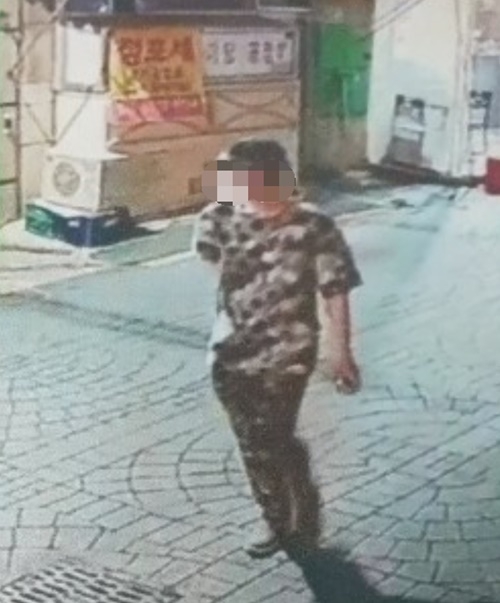 범행 후 환복한 용의자 도주모습.(사진제공=부산경찰청)