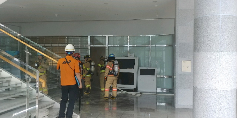 대학 로봇공학관 교수연구실 화재현장.(사진제공=부산경찰청)