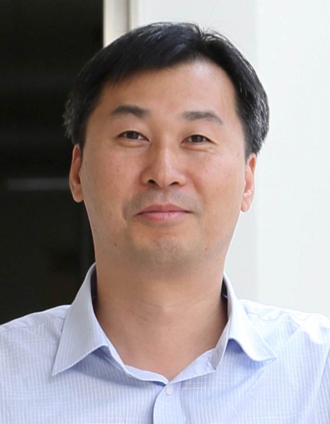 이온 이동을 이용한 차세대 메모리 반도체 연구과제를 담당한 명지대학교 윤태식 교수. 사진=삼성전자