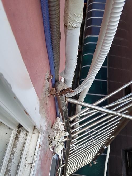 노후로 파손된 난간.(사진제공=부산경찰청)