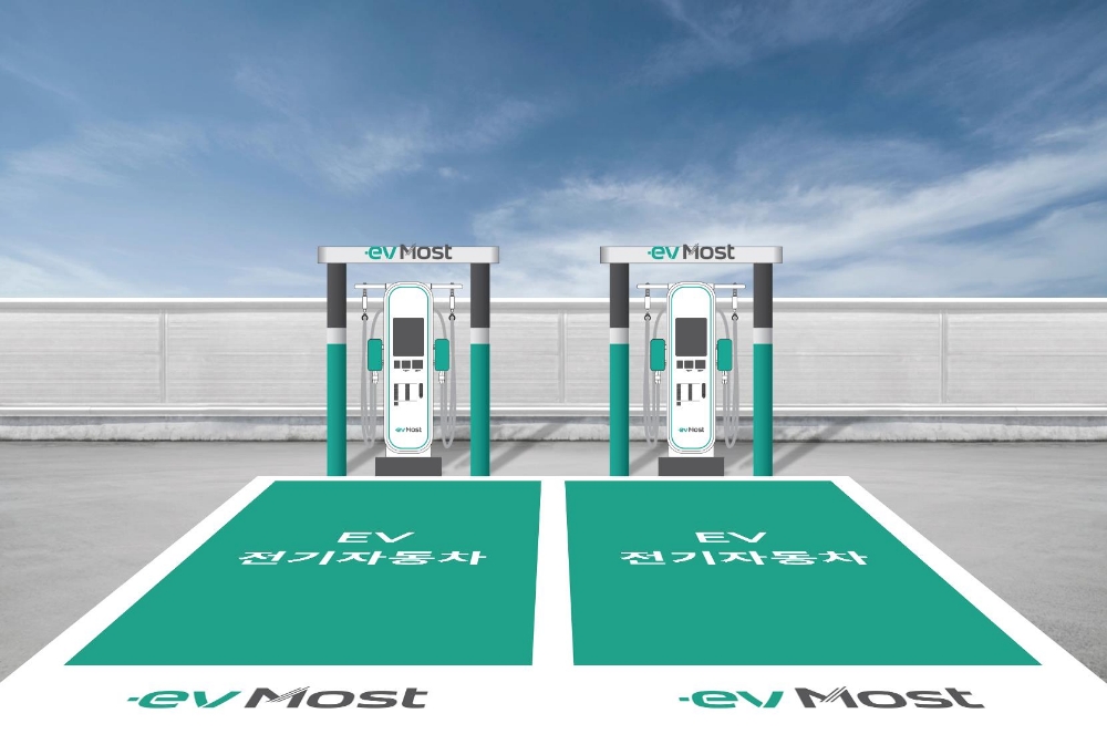 전기차 충전기 및 충전존 이미지.(사진=SK네트웍스)